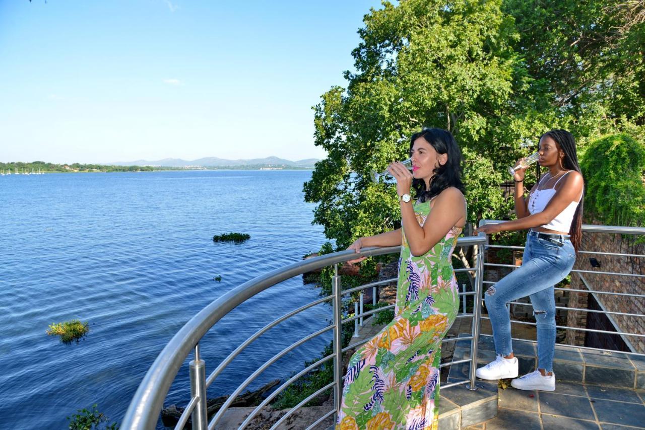The Shore House Hartbeespoort Bagian luar foto
