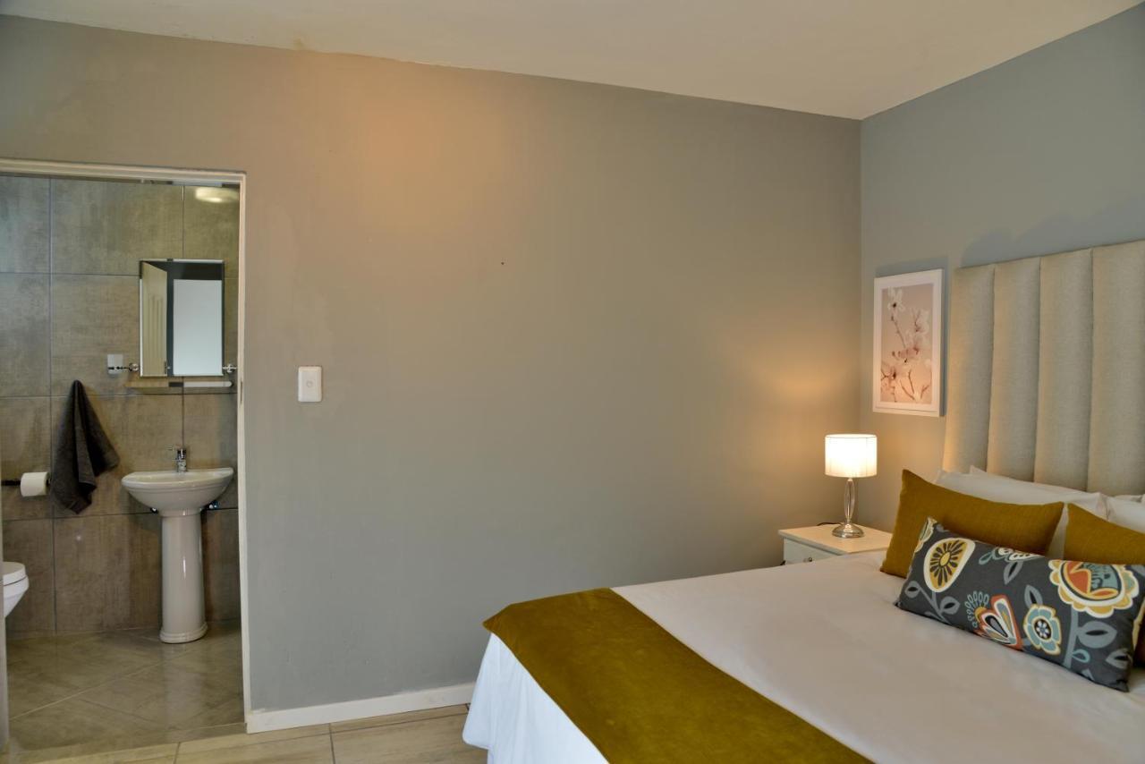 The Shore House Hartbeespoort Bagian luar foto