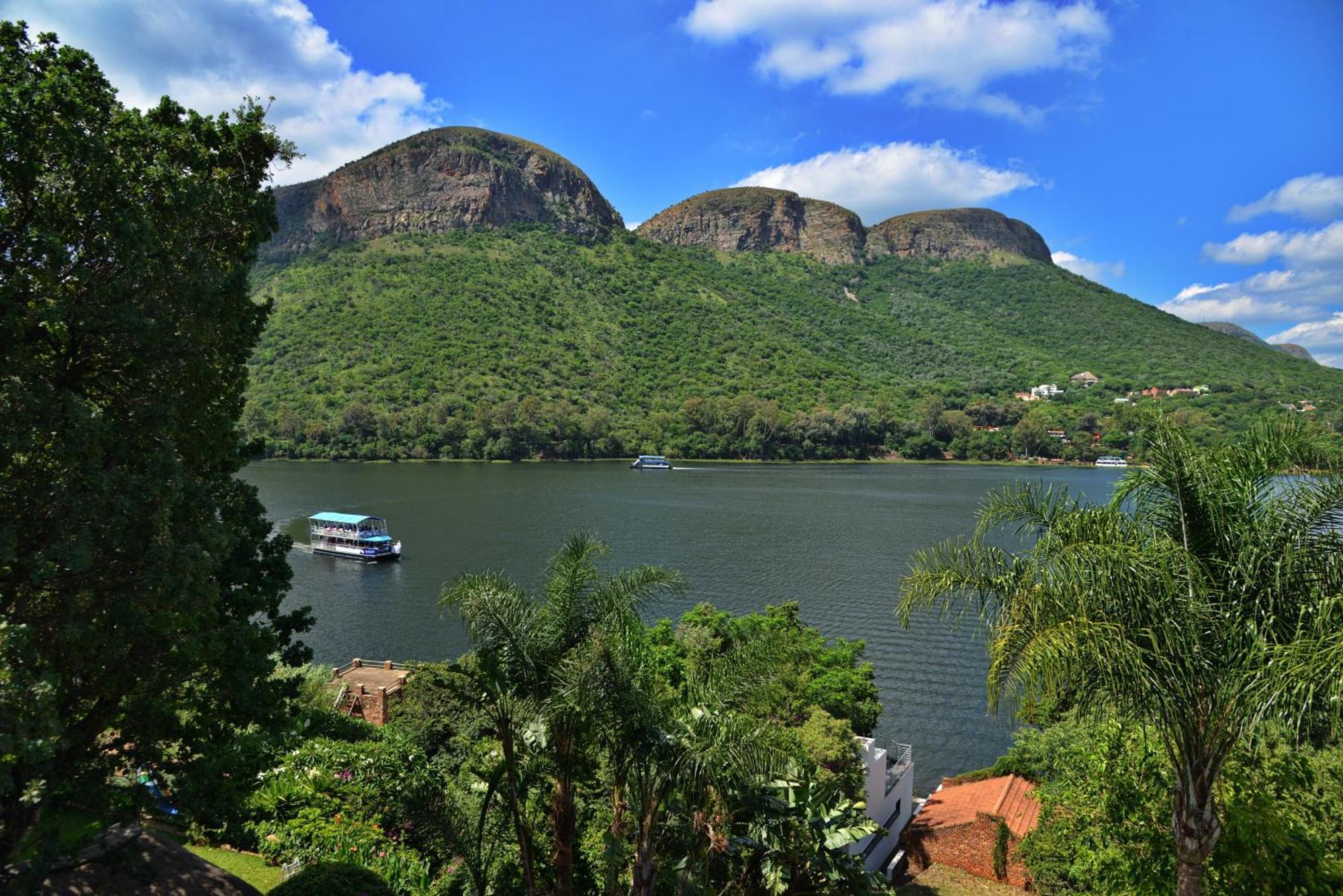The Shore House Hartbeespoort Bagian luar foto