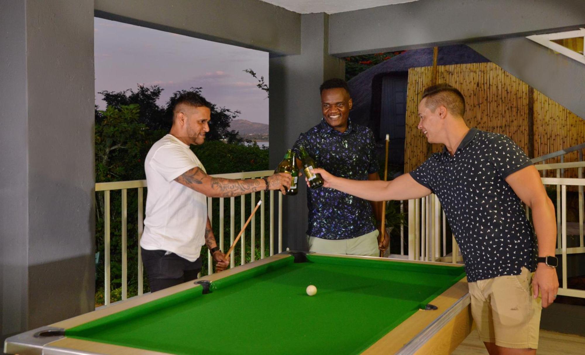 The Shore House Hartbeespoort Bagian luar foto