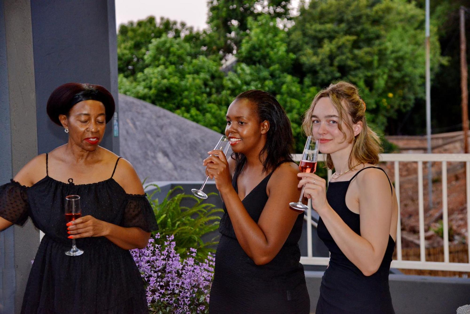 The Shore House Hartbeespoort Bagian luar foto