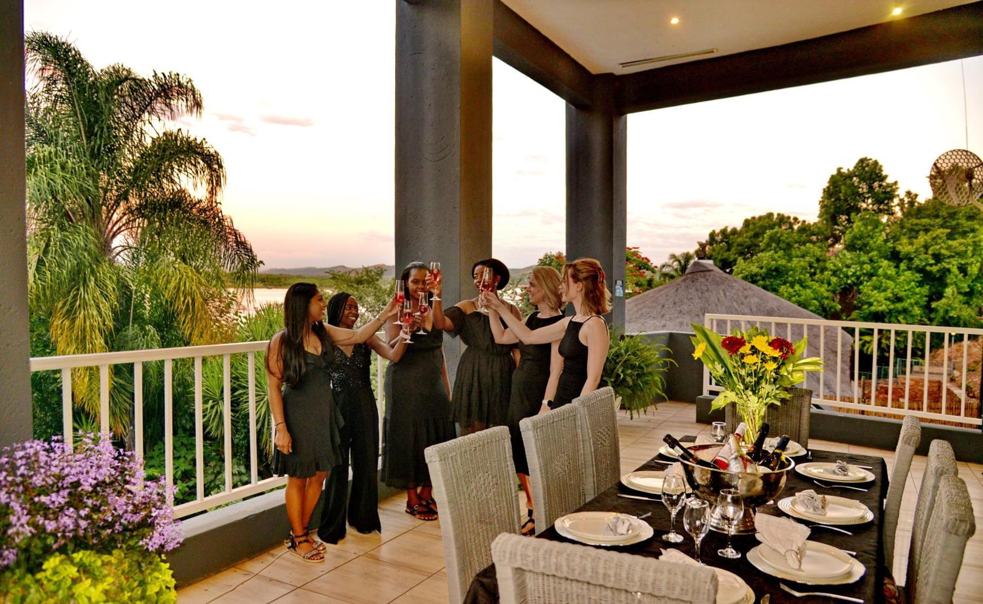 The Shore House Hartbeespoort Bagian luar foto