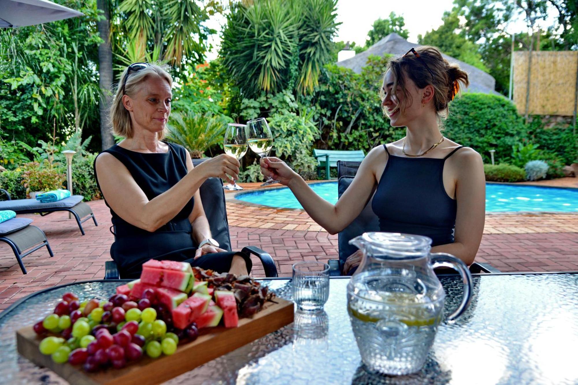 The Shore House Hartbeespoort Bagian luar foto